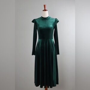 Elegant Green Velvet Dress// size Medium
